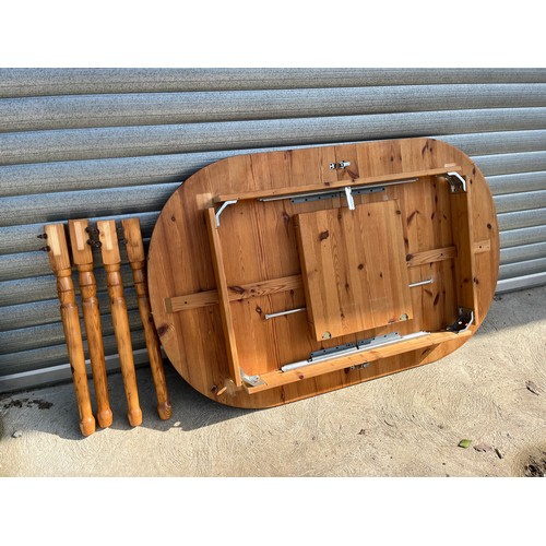 Draw leaf pine table with removable legs