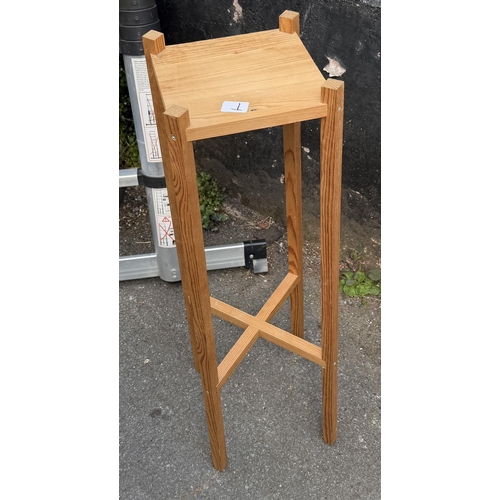 Pine plantstand