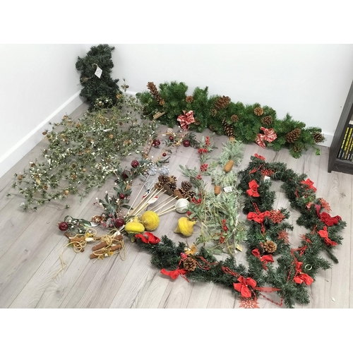 Quantity of Assorted Christmas Themed Artificial Foliage to ...