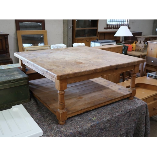 LARGE PINE COFFEE TABLE