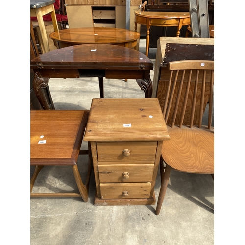 A PINE THREE DRAWER BEDSIDE CHEST