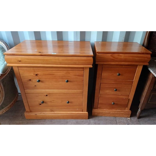 PINE CHEST OF 3 DRAWERS & MATCHING BEDSIDE CHEST