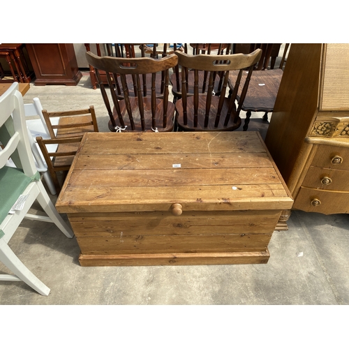 A VICTORIAN STYLE PINE BLANKET CHEST, 37.5" WIDE